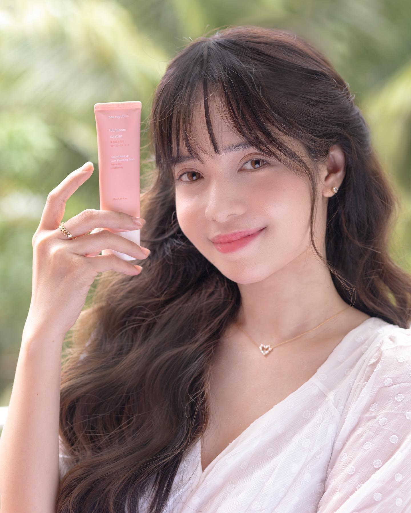 Face Republic Full Bloom Sun Tint - Astrid & Rose