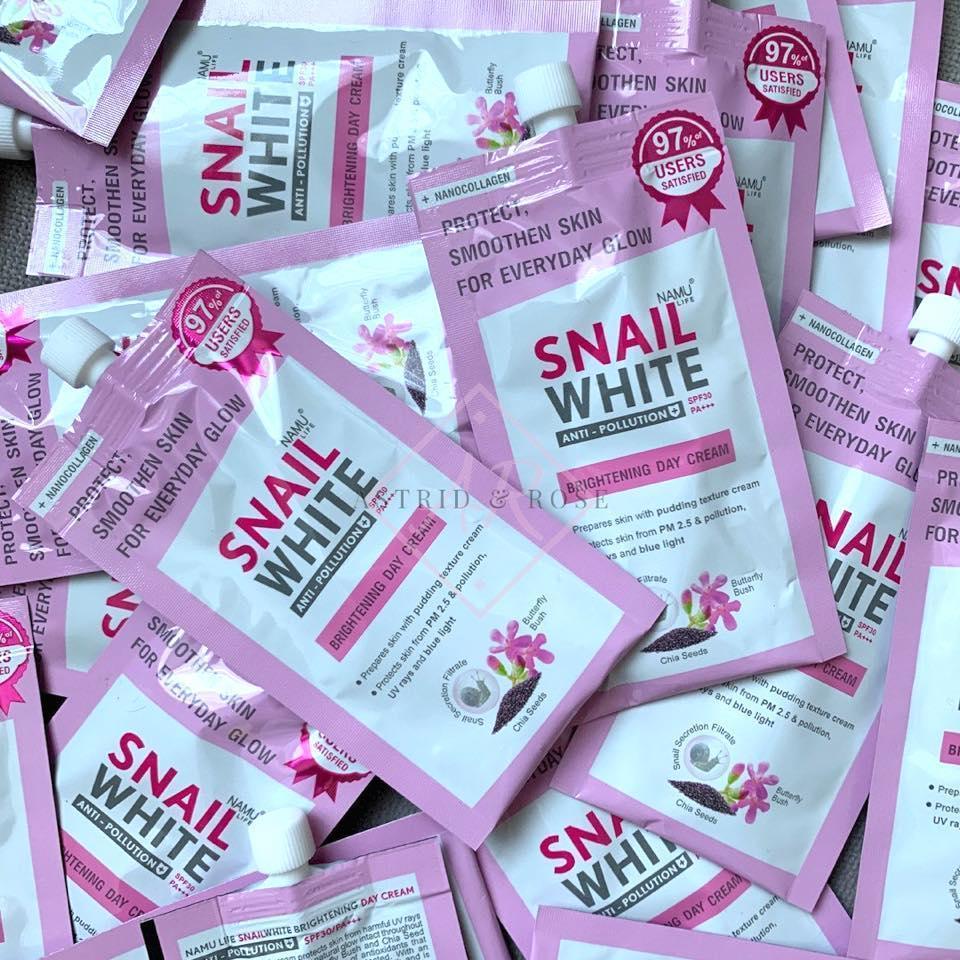 Snail White brightening day cream sample sachets in pink packaging with SPF 30 PA++.