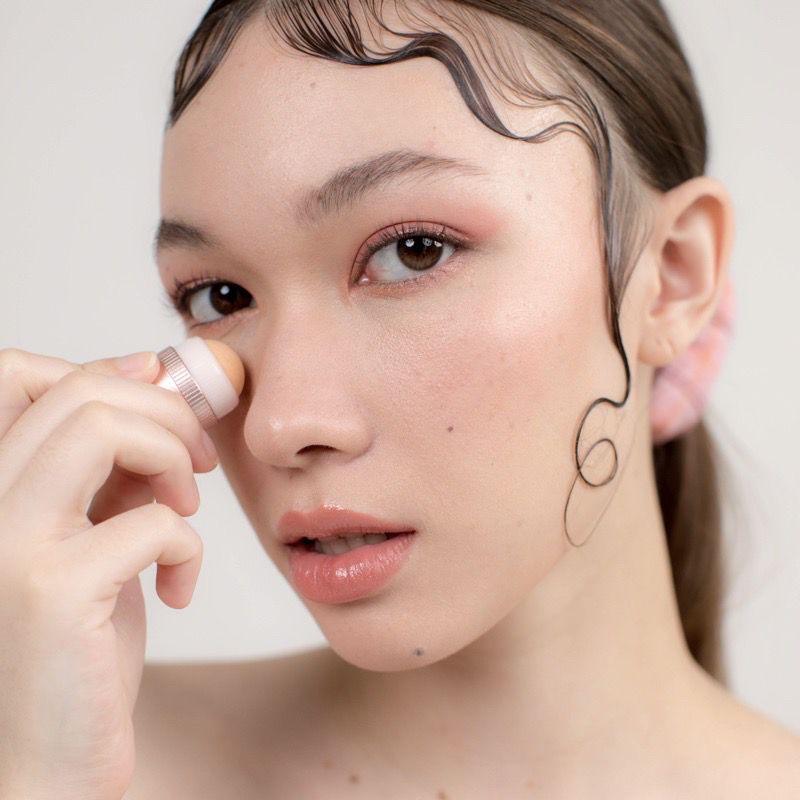 Le Rose PH Oil Pill - oil-absorbing volcanic stone roller - Astrid & Rose